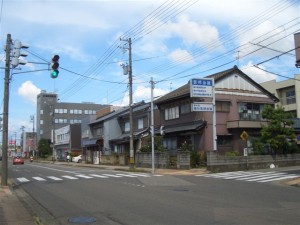 医師会館へ向かう交差点